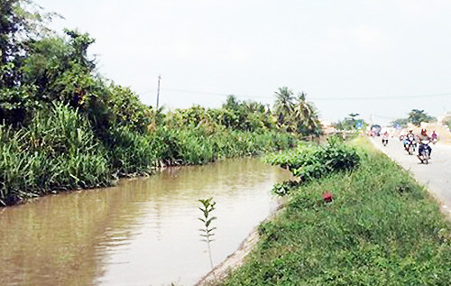 Sông Cấn Thơ Bé, nơi ông Thắng lao ôtô biển tứ quý 8 xuống lúc nửa đêm. Ảnh: Cửu Long