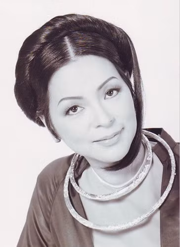 ngam ve dep ca si ai van qua nhung thang tram sau anh hao quang hinh 6