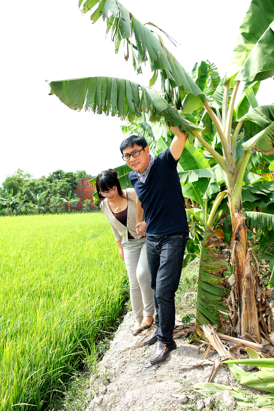 Hoàng Phúc và vợ xây nhà cho người nghèo ăn Tết ảnh 1