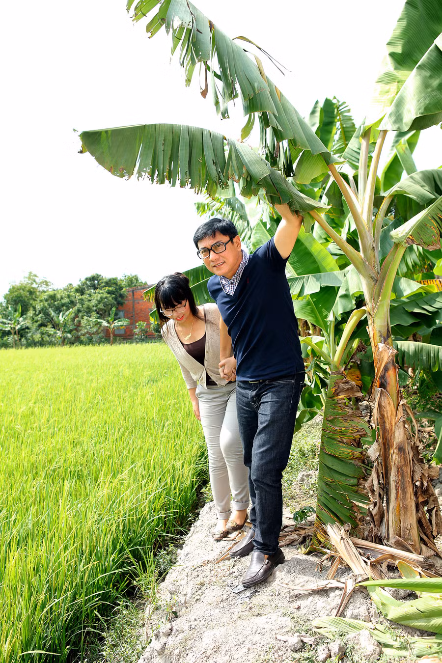 Hoàng Phúc và vợ xây nhà cho người nghèo ăn Tết ảnh 1