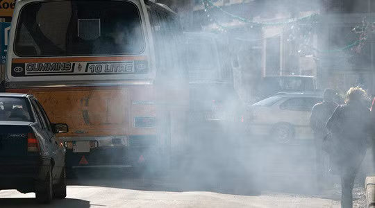 Khảo sát cho thấy phụ nữ sống gần xa lộ ít có cơ hội thụ thai hơn. Ảnh: EXAMINER