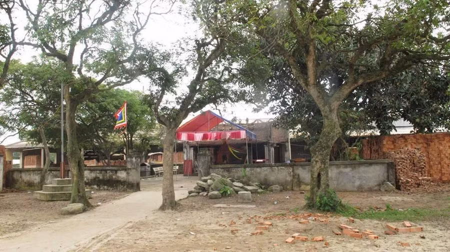 Khu lăng mộ và đền thờ các vua Lê ở Hưng Hà (Thái Bình).