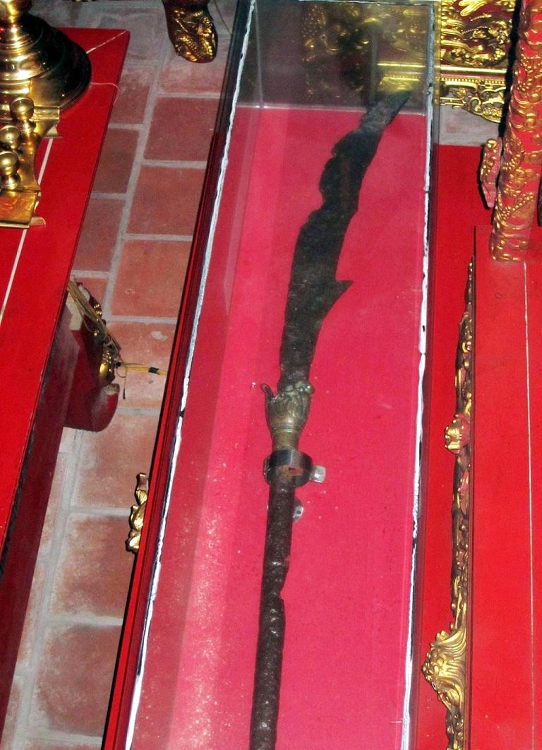 Thanh long đao của Mạc Đăng Dung được tìm thấy tại Xuân Trường (Nam Định). Thanh long đao của Mạc Đăng Dung được tìm thấy tại Xuân Trường (Nam Định).