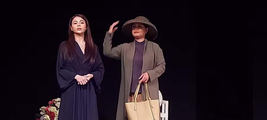 Một cảnh trong vở “Hedda Gabler” của Nhà hát Tuổi trẻ - vở kịch tham gia Liên hoan quốc tế Sân khấu thử nghiệm lần V, Hà Nội – 2022. Ảnh: Bình Thanh.