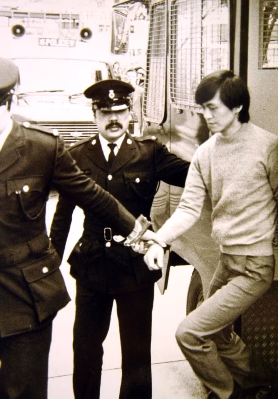 Lam Kor-wan (phải) bị bắt sau khi cảnh sát phát hiện những cuộn phim chứa ảnh nạn nhân.