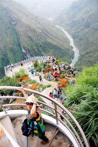 Dòng sông Nho Quế ngăn biên giới Việt - Trung luôn là điểm dừng chân tham quan.