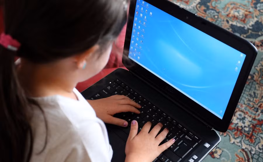 Bộ Giáo dục sẽ tiếp tục cung cấp thêm máy tính cho các trường.