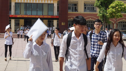 Các thí sinh tham gia kỳ thi THPTQG tại điểm thi Trường THCS Thanh Liệt Các thí sinh tham gia kỳ thi THPTQG tại điểm thi Trường THCS Thanh Liệt