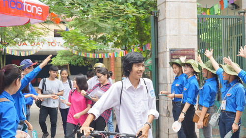 Thí sinh tham gia kỳ thi THPT quốc gia 2018 Thí sinh tham gia kỳ thi THPT quốc gia 2018