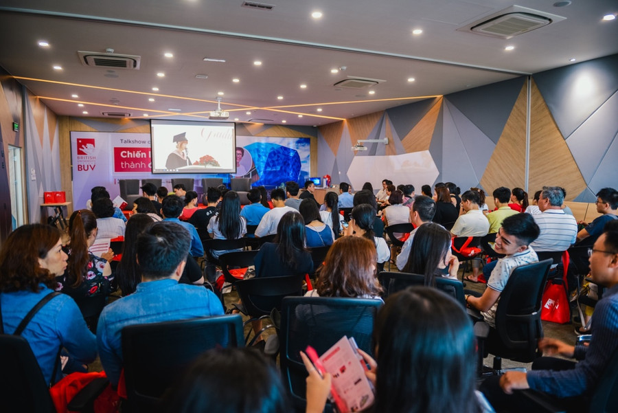 Rất nhiều phụ huynh và học sinh đã tham gia buổi Talk show tại cơ sở mới BUV Ecopark Rất nhiều phụ huynh và học sinh đã tham gia buổi Talk show tại cơ sở mới BUV Ecopark