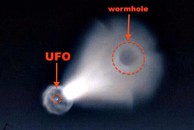 Nhiều người đam mê UFO cho rằng vật thể này rất kỳ lạ và có thể là một UFO của người ngoài hành tinh ghé thăm