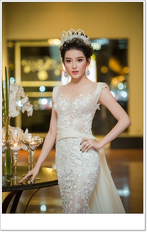 Huyền My, Hồng Quế đua nhau khoe đường cong quyến rũ - Ảnh 3