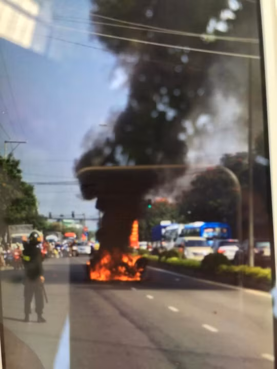 Cháy nổ xe ngay trên Quốc lộ 60, thuộc địa phận TP Mỹ Tho