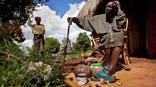 Pháp sư John Dimo. Ảnh: AP Pháp sư John Dimo. Ảnh: MSN