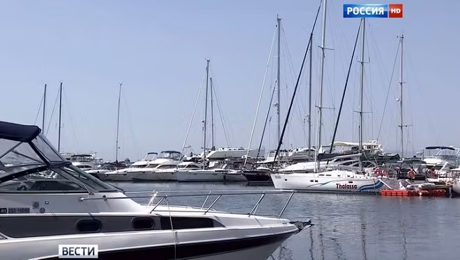 Các du thuyền trên sông Croisette, Cannes, Pháp.