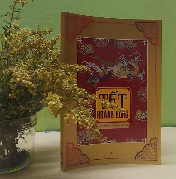 Ngày Tết có thể thưởng trà và đọc sách &apos;Tết hoàng cung&apos;. Ảnh: Triết Lê.