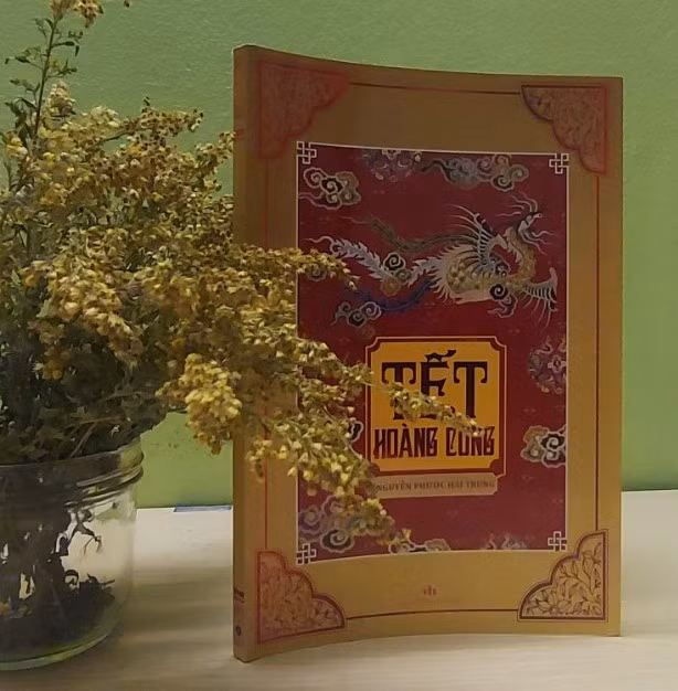 Ngày Tết có thể thưởng trà và đọc sách 'Tết hoàng cung'. Ảnh: Triết Lê.