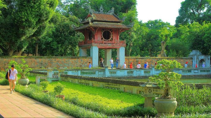 Văn Miếu - Quốc Tử Giám được lập để tôn vinh sự học văn chương. Ảnh: IT.