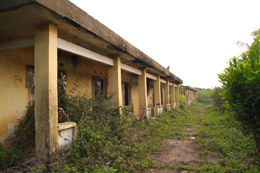 Khung cảnh tiêu điều nơi Trại phong Đá Bạc. Khung cảnh tiêu điều nơi Trại phong Đá Bạc.