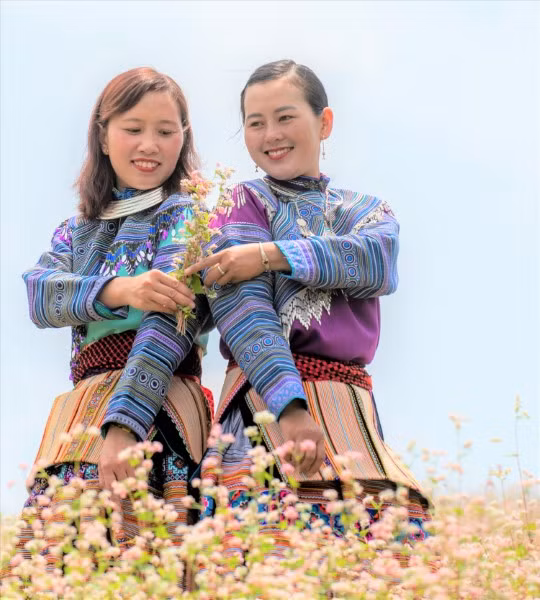 Trang phục của phụ nữ Mông Hoa Bắc Hà.