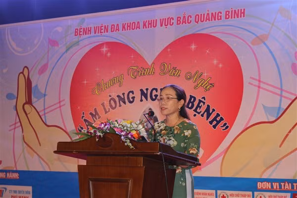 Bác sĩ, Thầy thuốc Ưu tú Nguyễn Thị Ngân, nguyên Giám đốc Bệnh viện Đa khoa khu vực Bắc Quảng Bình.