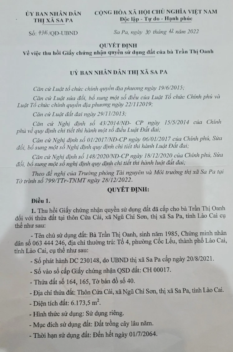 Quyết định thu hồi sổ đỏ do UBND thị xã cấp lần đầu.