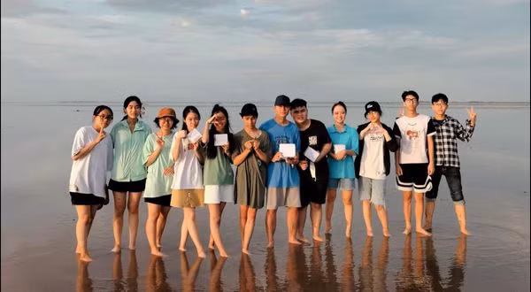 Một số thành viên CLB STEM Trường THPT Đông Thụy Anh. Ảnh: CLB STEM