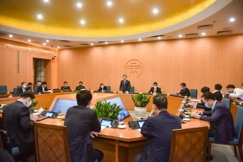 Phó Chủ tịch UBND TP Hà Nội Chử Xuân Dũng chỉ đạo phiên họp Ban Chỉ đạo phòng chống Covid-19 của TP Hà Nội chiều 13/2. Ảnh: Nhân dân