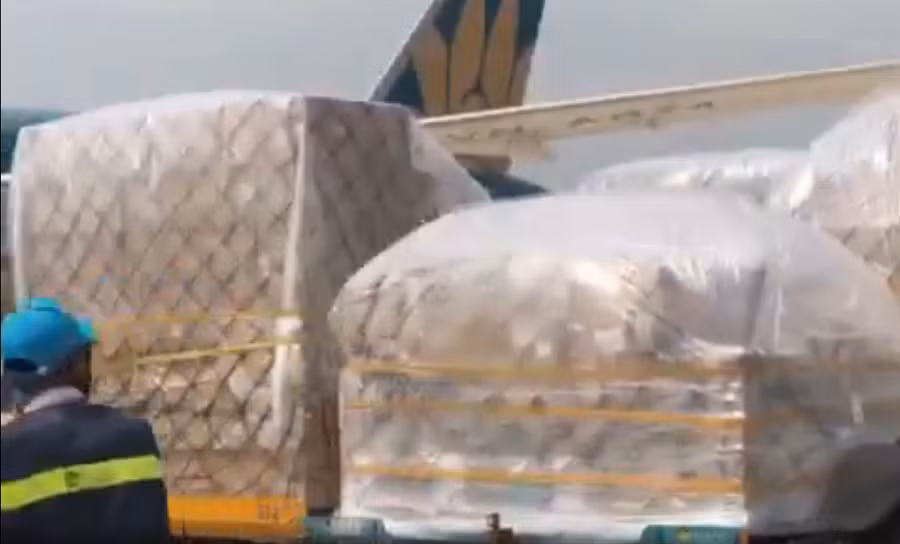 Lô vaccine COVID-19 nhập khẩu lần này sẽ được đưa về hệ thống kho lạnh chuyên dụng của VNVC và AstraZeneca. Nguồn: VTV.