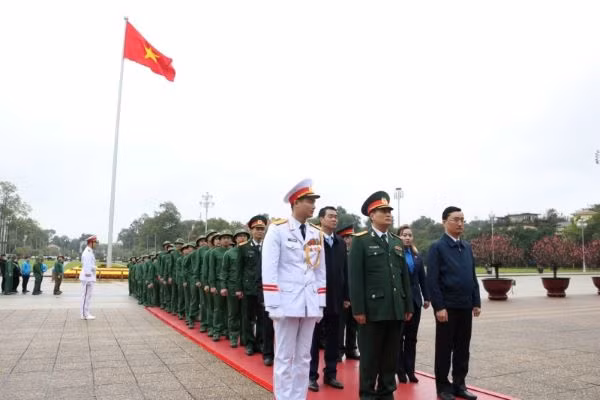 Thanh niên Thủ đô nhập ngũ năm 2020 vào Lăng viếng Bác