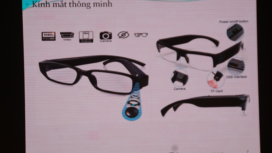 Hình ảnh các thiết bị công nghệ cao được sử dụng để gian lận trong thi cử hiện nay, theo Cục Kỹ thuật nghiệp vụ (Bộ Công an). Ảnh: Lê Nam