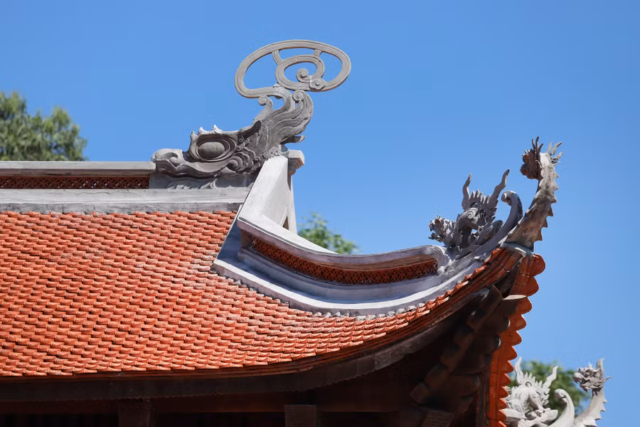 Mái đền được thiết kế theo kiến trúc chồng diêm.