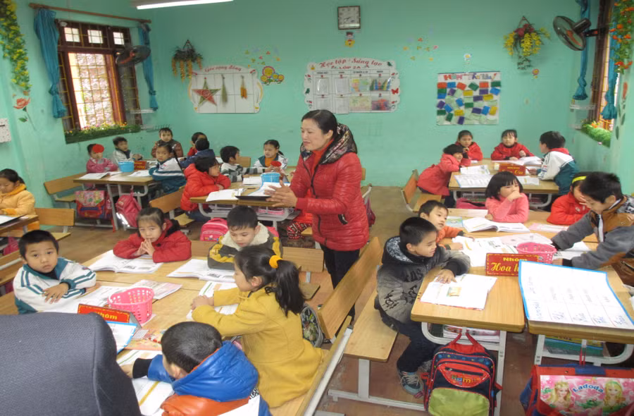 Một số trường học vùng giáp biên, vùng du lịch đã được ngành Y tế tiến hành phun khử trùng