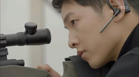 Hành động khó hiểu của Song Joong Ki, Jin Goo khiến fan nghĩ bậy