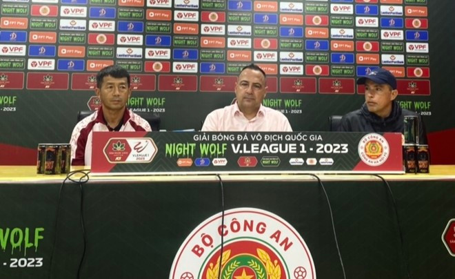 HLV Paulo Foiani phát biểu sau trận đấu chiều 3/2. HLV Paulo Foiani phát biểu sau trận đấu chiều 3/2.