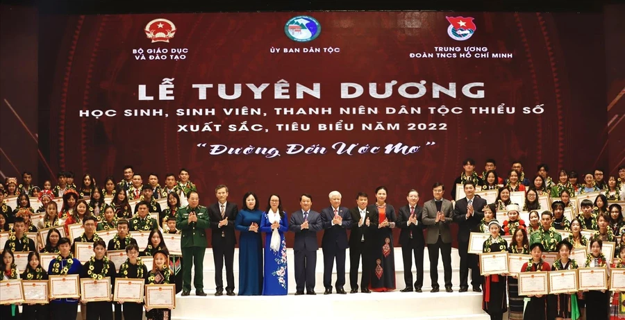  Lễ Tuyên dương học sinh, sinh viên, thanh niên DTTS xuất sắc, tiêu biểu năm 2022.