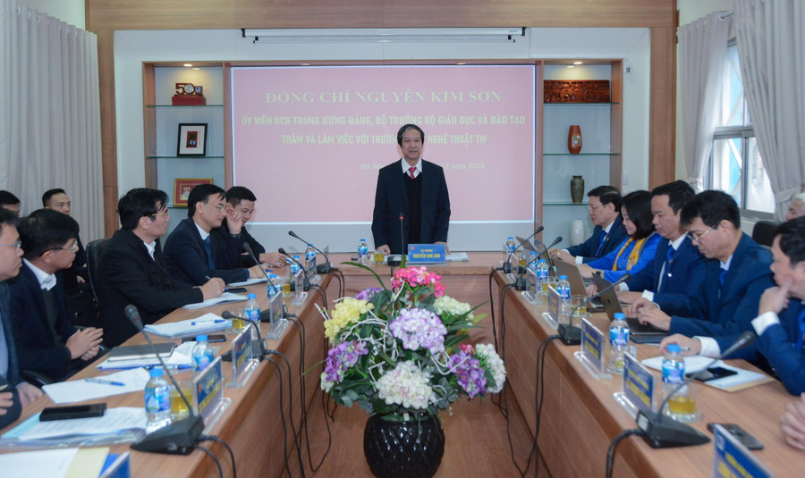 Bộ trưởng Bộ GD&ĐT Nguyễn Kim Sơn gợi mở về định hướng phát triển Trường Đại học Sư phạm Nghệ thuật Trung ương. Bộ trưởng Bộ GD&ĐT Nguyễn Kim Sơn gợi mở về định hướng phát triển Trường Đại học Sư phạm Nghệ thuật Trung ương.