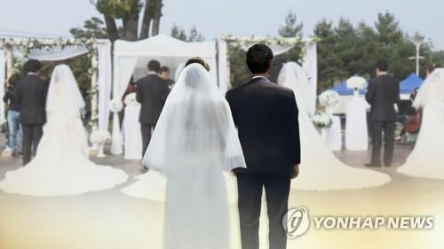 Số người kết hôn ở Hàn Quốc giảm kỷ lục trong năm 2021. Ảnh: Yonhap. Số người kết hôn ở Hàn Quốc giảm kỷ lục trong năm 2021. Ảnh: Yonhap.