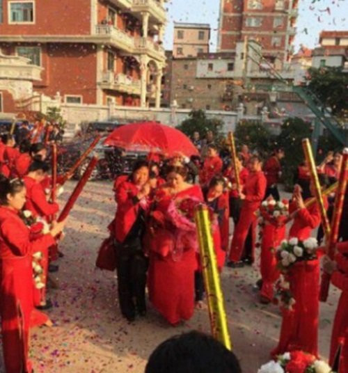 Thực hư đám cưới trăm tỷ, tặng hồi môn máy bay hình ảnh 5 thuc hu dam cuoi tram ty, tang hoi mon may bay hinh anh 5