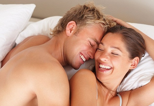 Nếu một người đàn ông rủ bạn ra ngoài và bạn cố gắng né tránh bằng cách hứa hẹn hết ngày này đến ngày khác thì bạn sẽ chỉ làm anh ta thất vọng và cố tìm hiểu xem lý do thực sự khiến bạn đang tránh mặt là gì? Thay vào đó, nếu bạn thực sự đã thích chàng, muốn hẹn hò cùng chàng thì cũng đừng gật đầu ngay tức khắc.