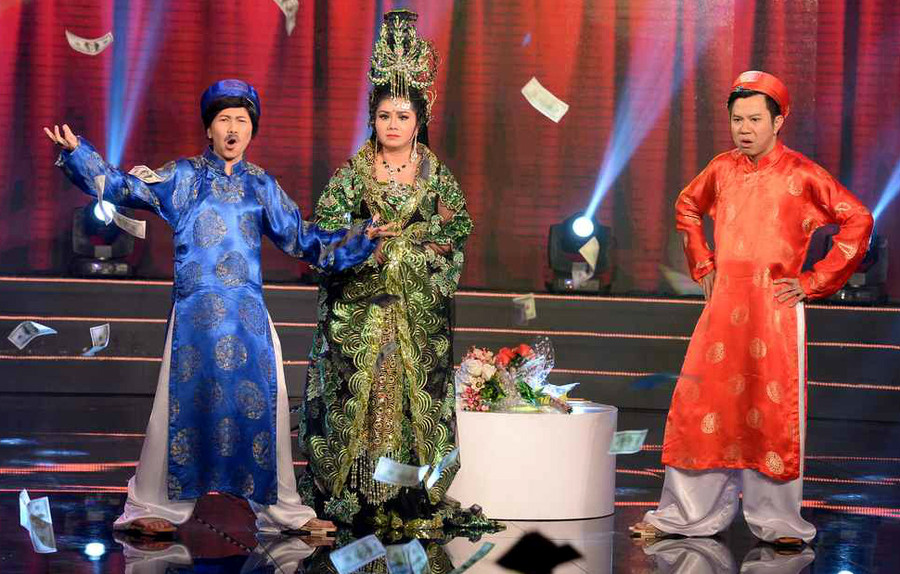 Thụy Mười say rượu, sàm sỡ Tú Sương trong tiểu phẩm hài ảnh 3