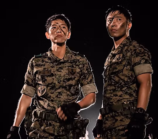 “Hậu duệ của Mặt Trời” vừa phát sóng đã gây sốt ảnh 4 “Hậu duệ của Mặt Trời” vừa phát sóng đã gây sốt ảnh 4