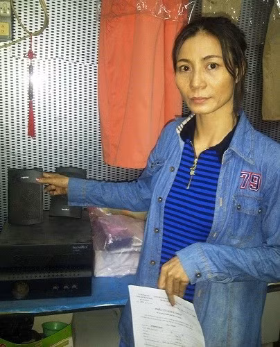 Bà Ngọt bên hai chiếc loa cũ do người chồng mang về từ Nhật.