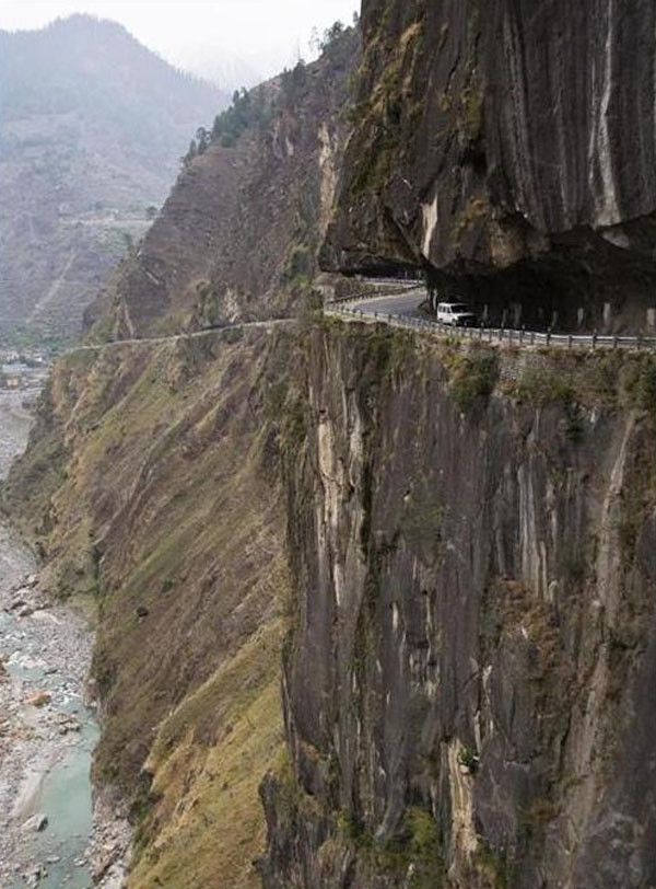 Những cung đường không dành cho người yếu tim - Ảnh 6 Những cung đường không dành cho người yếu tim - Ảnh 6