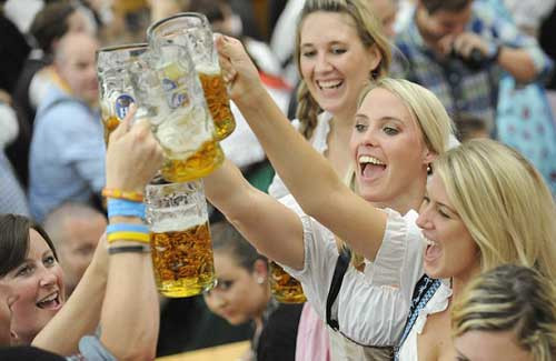 Trong dịp lễ tết bia thường là đồ uống vô cùng phổ biến nhưng không phải ai cũng hợp. Những người cấm uống bia ngày tết