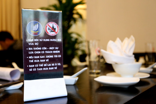 Nhà hàng phải đưa thông tin để khách có thể lựa chọn sau khi tan cuộc nhậu. Ảnh: Bá Đô a2-8711-1423391126.jpg