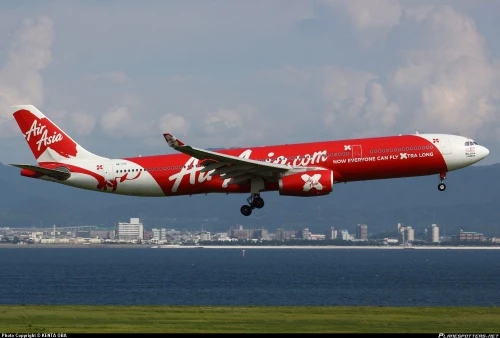 Máy bay AirAsia X bay vòng nhiều giờ vì trục trặc