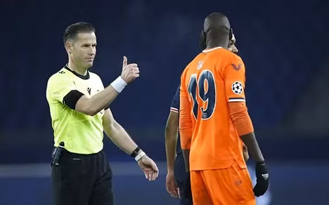 Tên tuổi của trọng tài người Hà Lan đã được khẳng định qua nhiều giải đấu lớn.