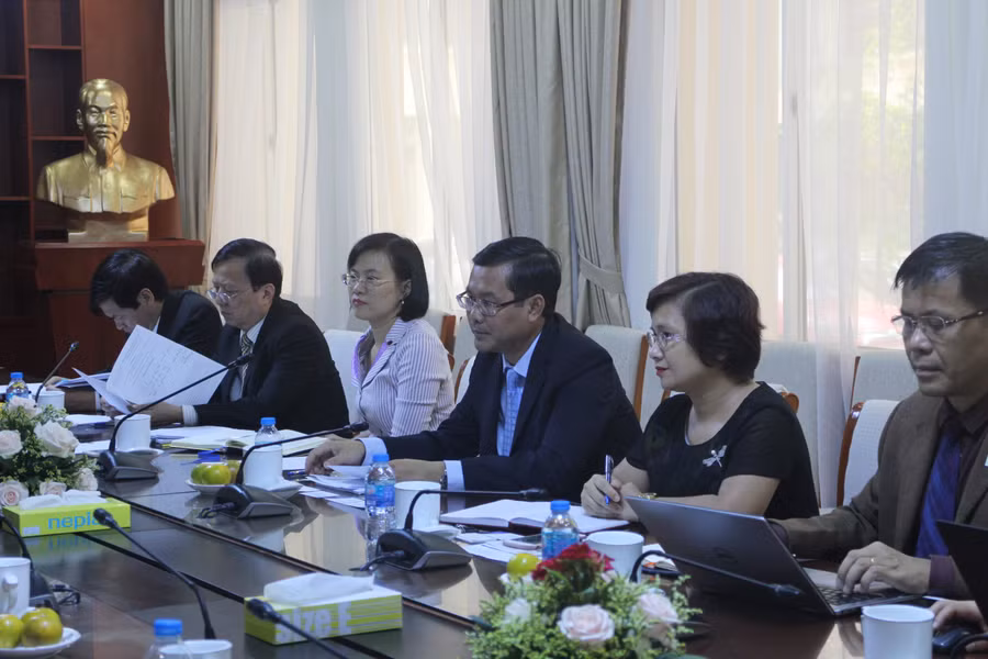 Thứ trưởng Nguyễn Văn Phúc và đại diện các cục, vụ chức năng tại buổi tiếp. (ảnh: Thanh Tuấn)