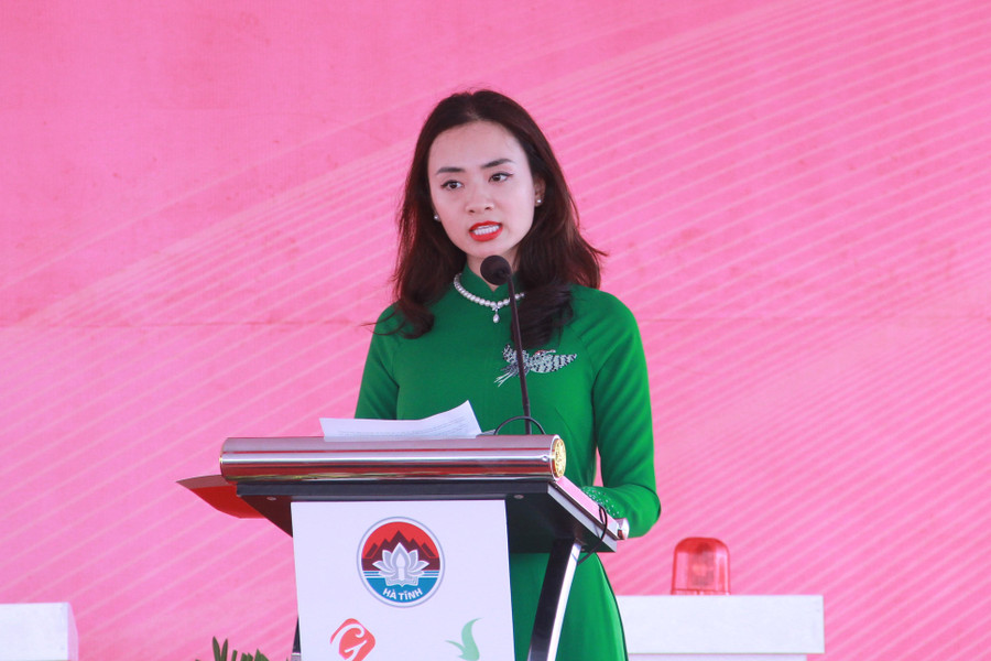 Bà Phạm Thuỳ Linh - Tổng Giám đốc Công ty VinES Bà Phạm Thuỳ Linh - Tổng Giám đốc Công ty VinES